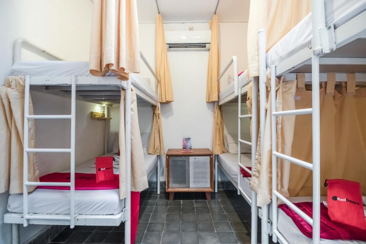 Reddoorz Hostel @ Kotagede ยอกยาการ์ตา ภายนอก รูปภาพ